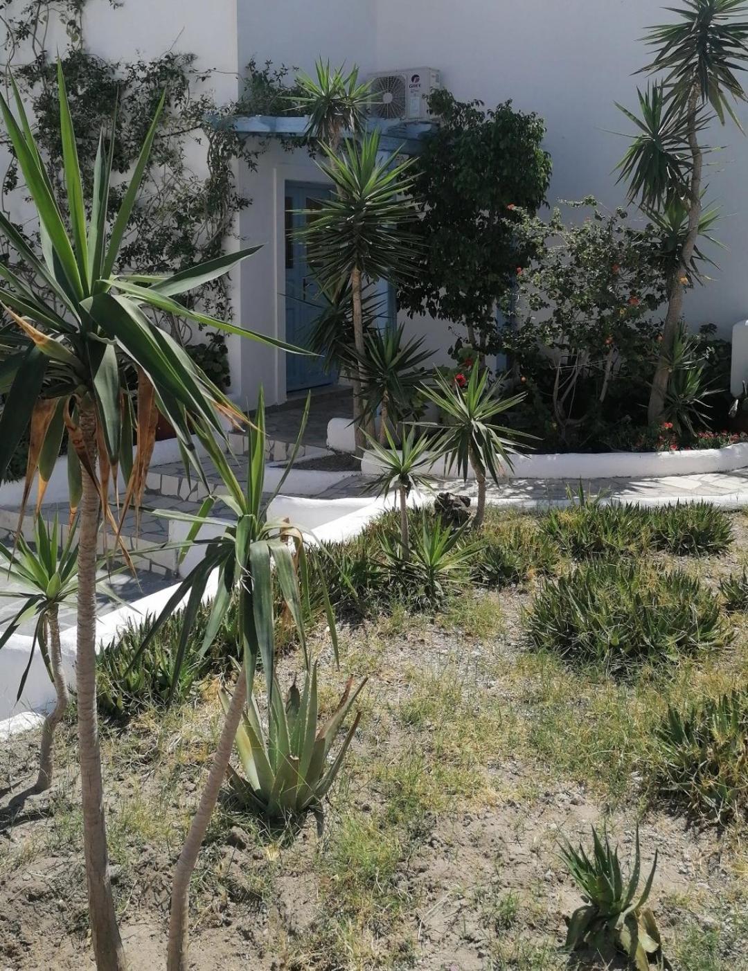 Vocamvilia Apartments Kamari  Exterior photo